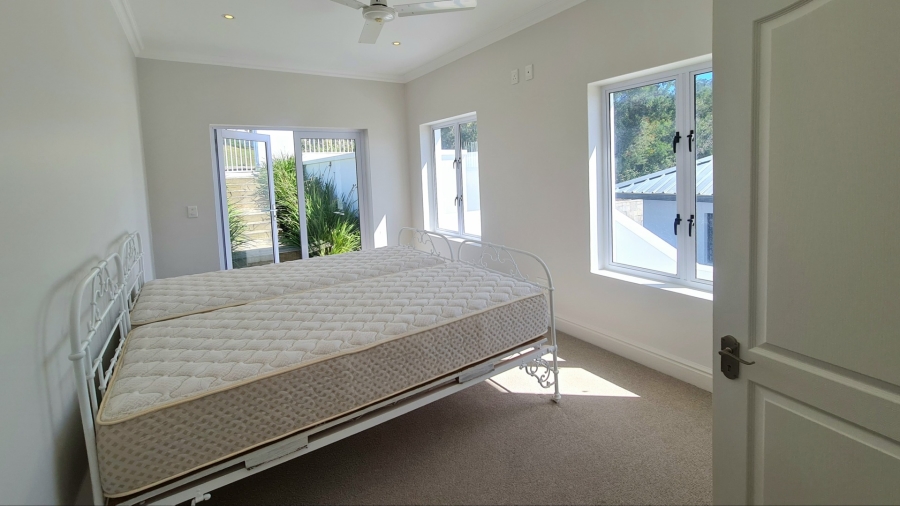 7 Bedroom Property for Sale in Whale Rock Western Cape